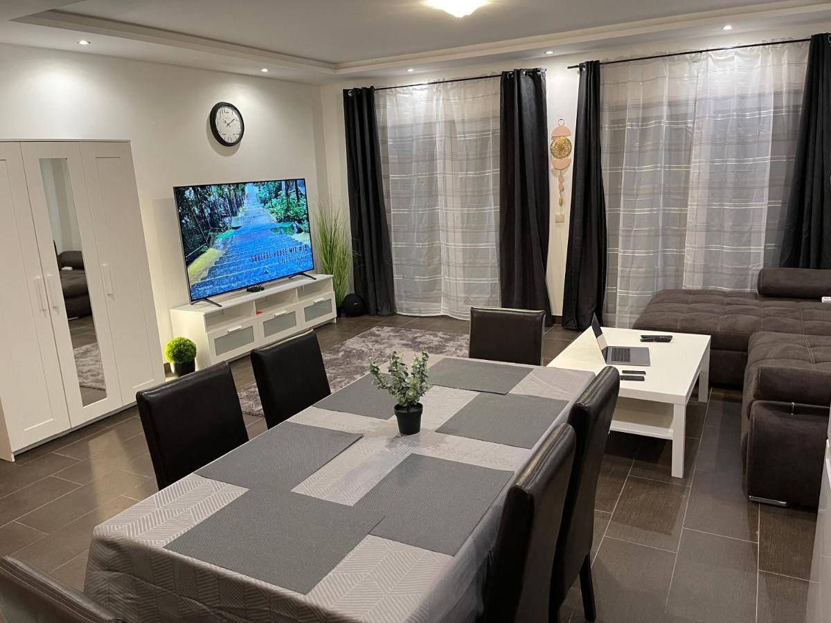 Malibu Apartman & Jacuzzi Miskolc Bagian luar foto