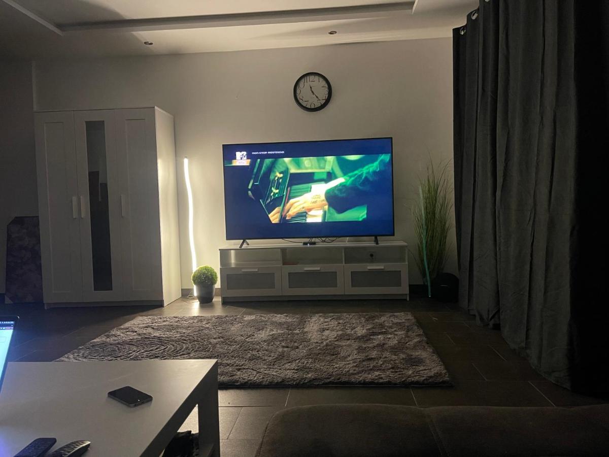 Malibu Apartman & Jacuzzi Miskolc Bagian luar foto