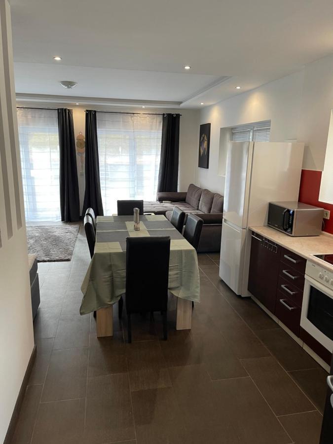Malibu Apartman & Jacuzzi Miskolc Bagian luar foto