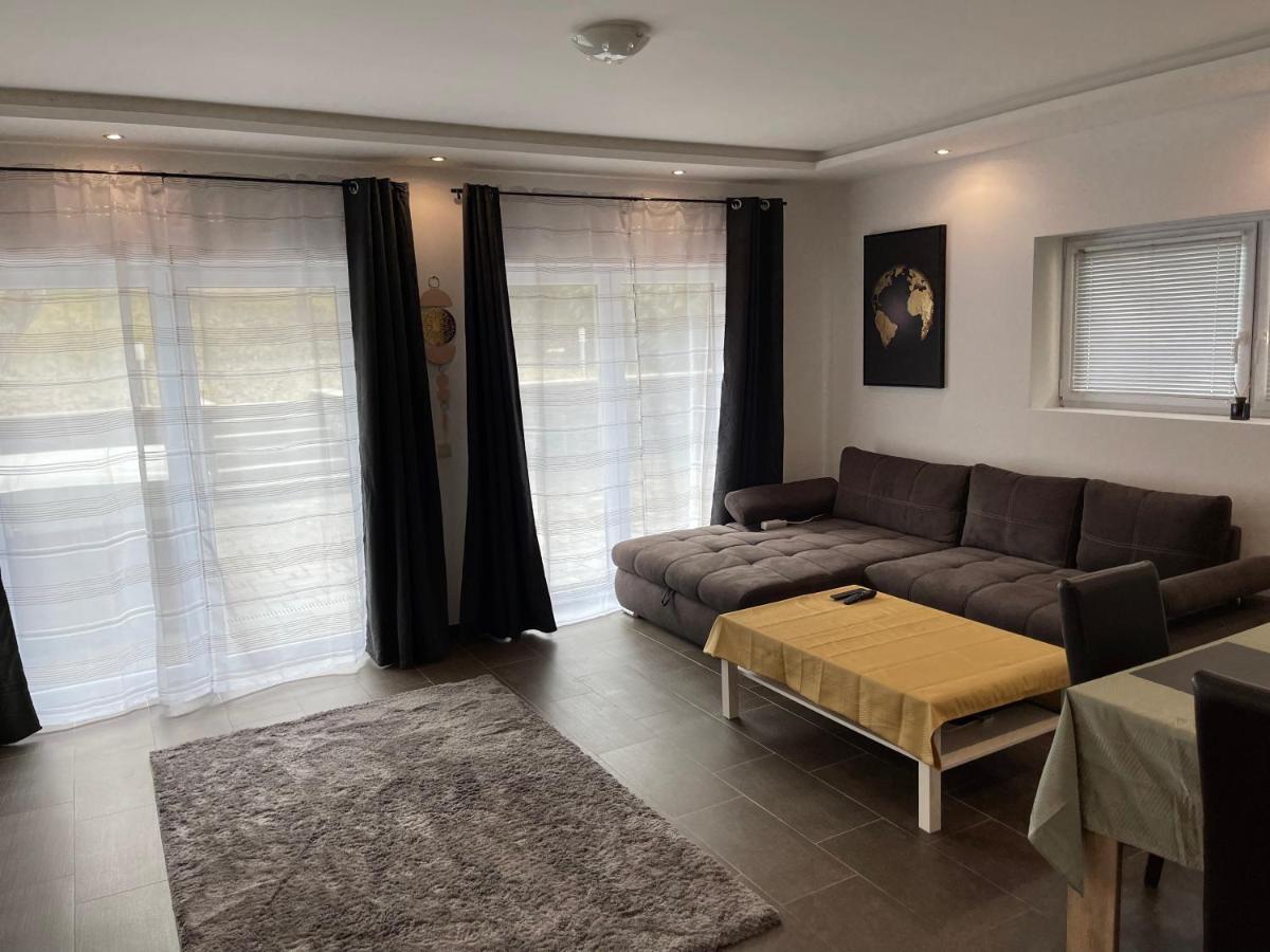 Malibu Apartman & Jacuzzi Miskolc Bagian luar foto