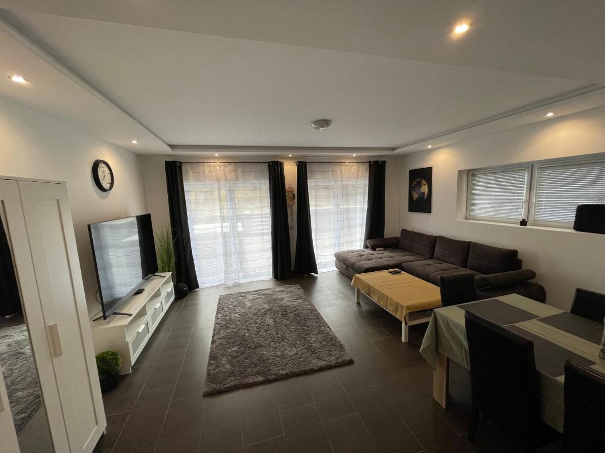 Malibu Apartman & Jacuzzi Miskolc Bagian luar foto